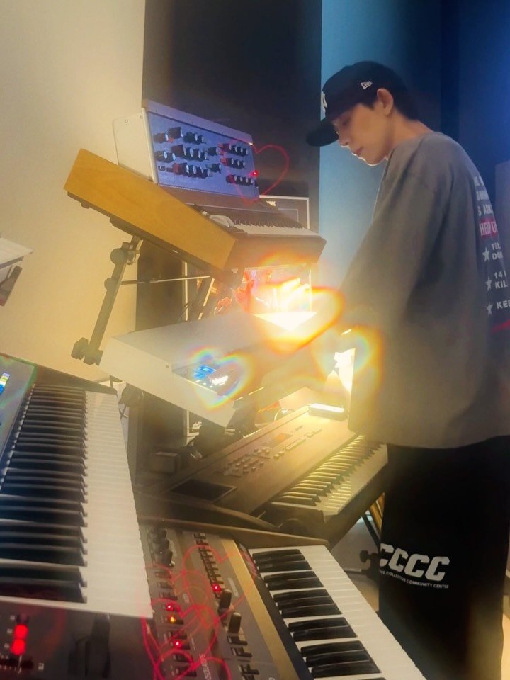 code_kunst 게시물 이미지: 폴라포를 입에 문채 올려놓는 7월달
July's work