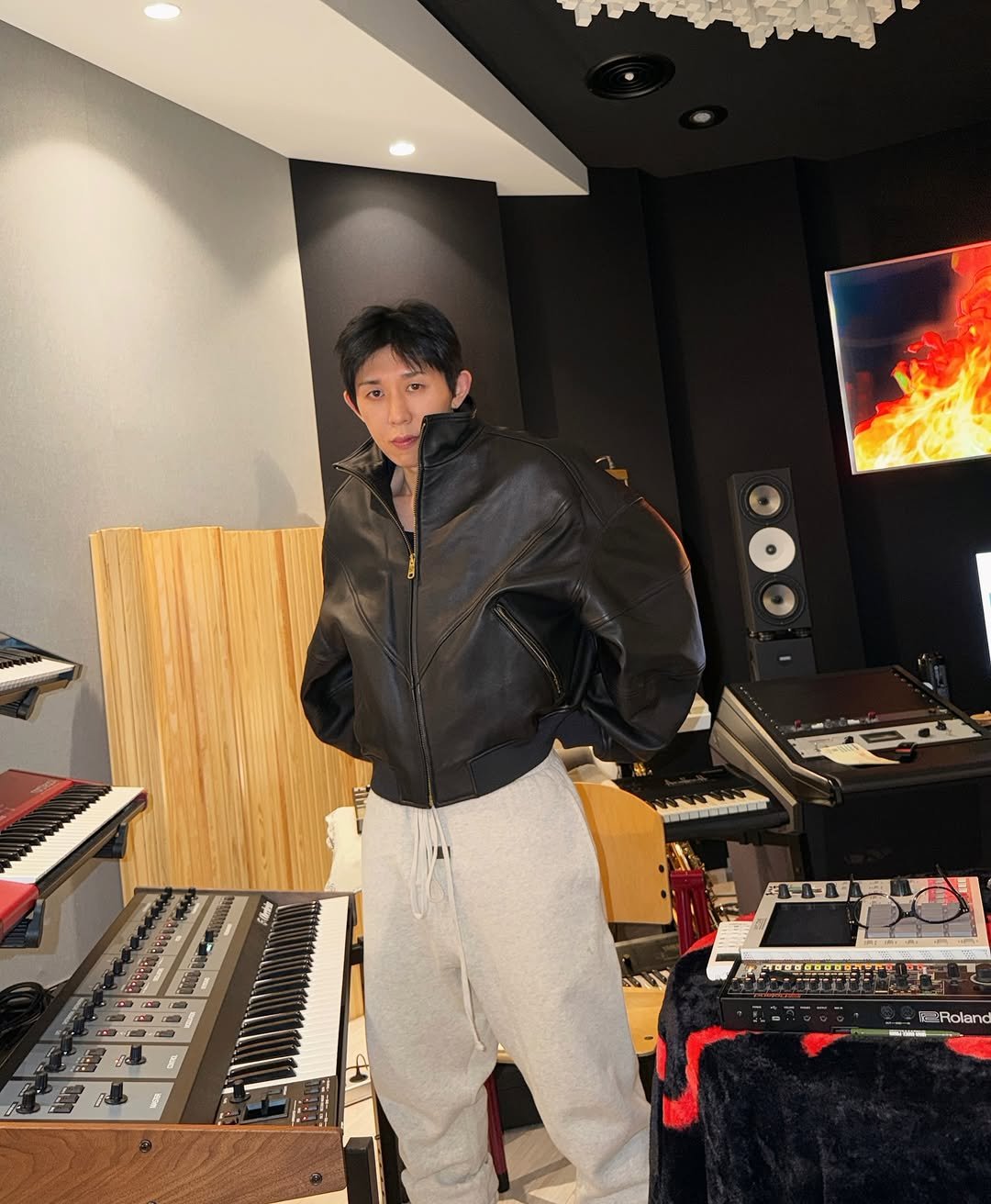 Photo by CODE KUNST on November 07, 2025. May be an image of goosedown coat, duffle coat, flight jacket and text.