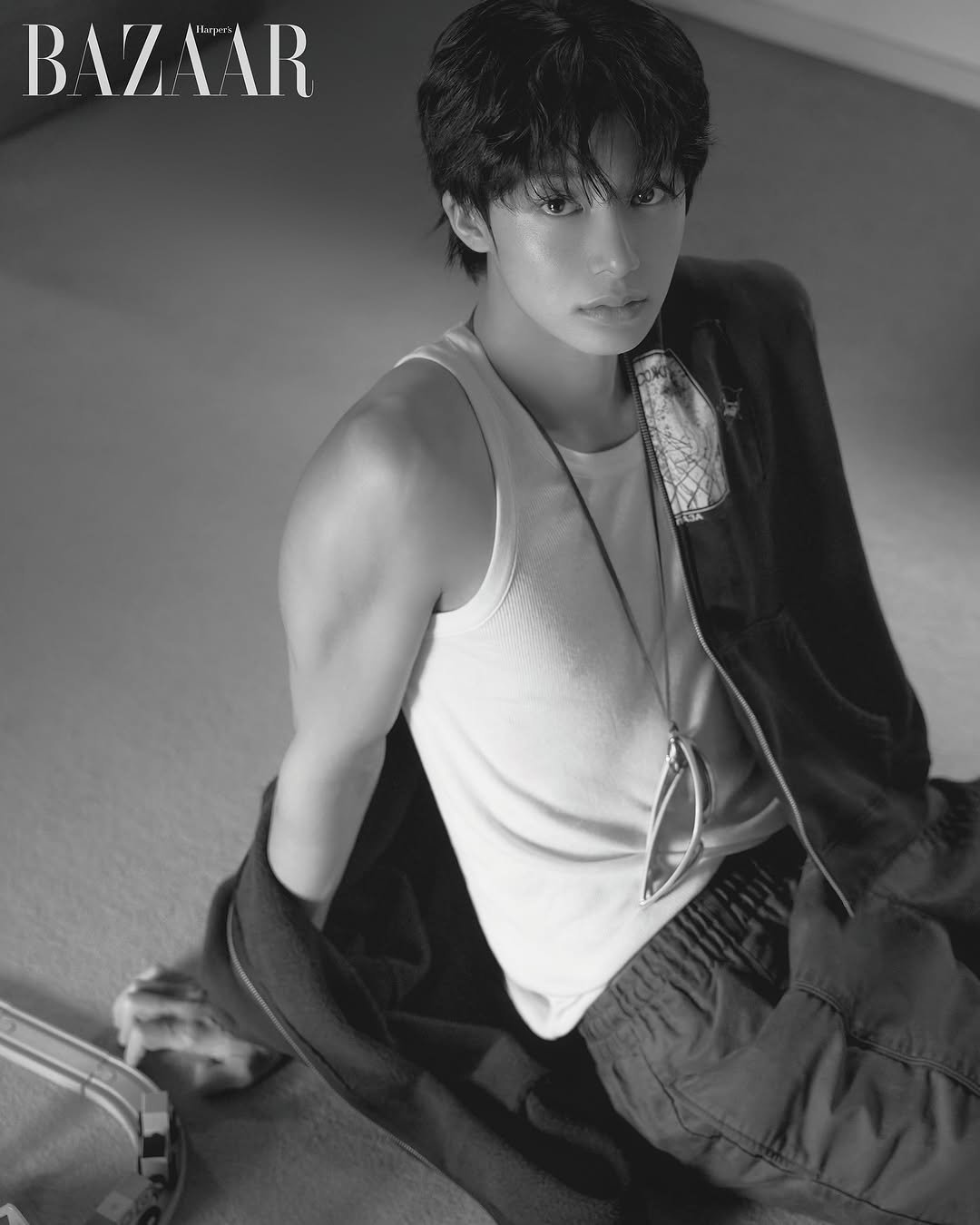 Photo shared by 채형원 hyungwon on September 05, 2025 tagging @harpersbazaarkorea. May be an image of one or more people, bangs, top and magazine.