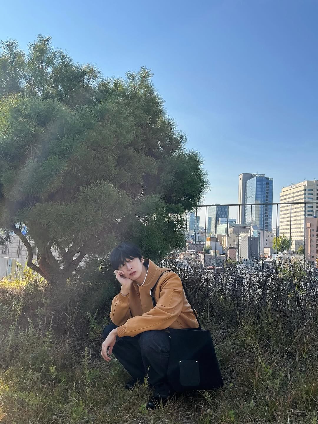 Photo shared by 채형원 hyungwon on November 03, 2025 tagging @louisvuitton. May be an image of duffle coat, outdoors and text.