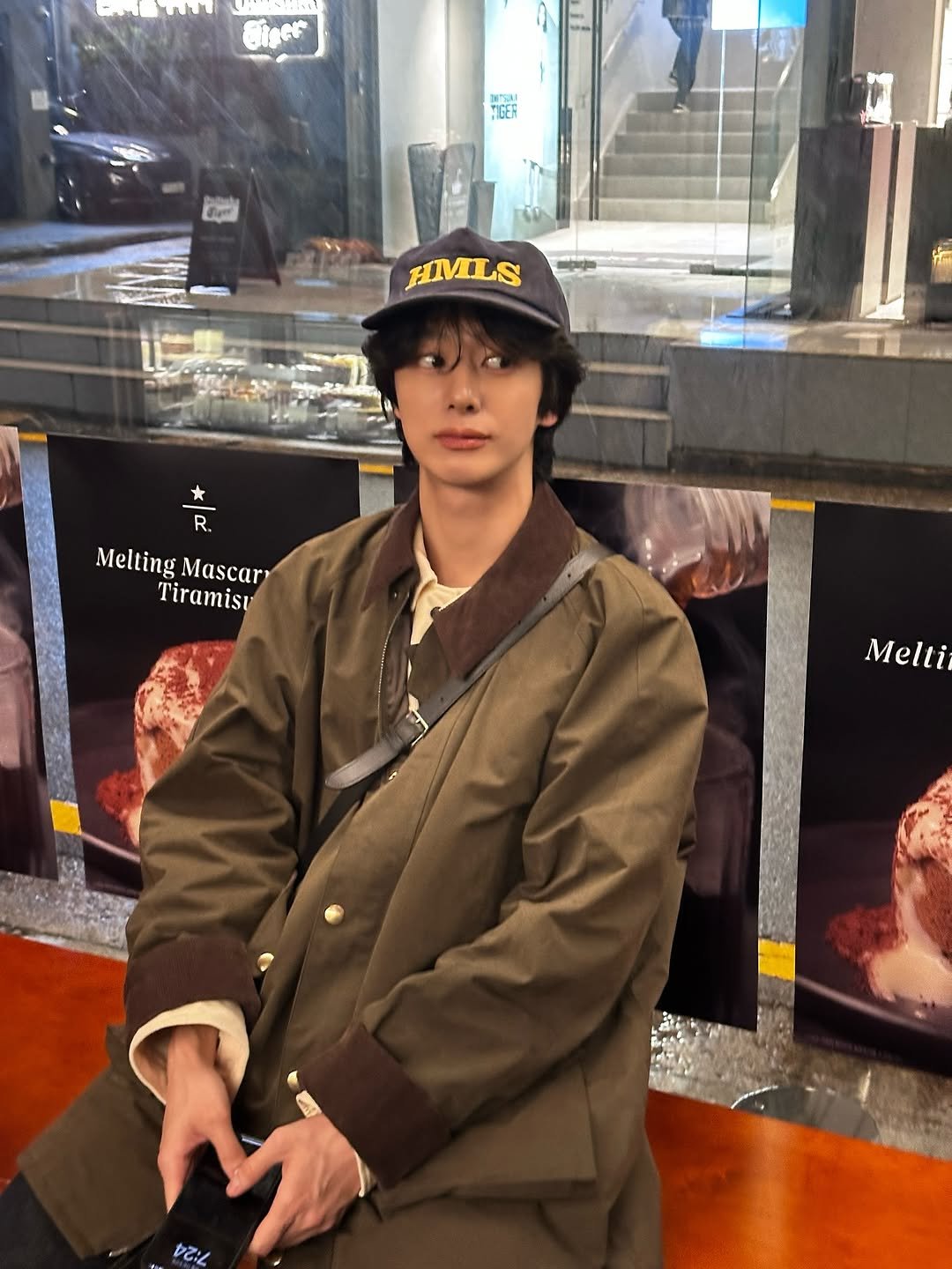 Photo by 채형원 hyungwon on October 12, 2025. May be an image of goosedown coat, hat, duffle coat, overcoat, bolo tie, military uniform, parka, beret and text that says 'ህ NAGER HMLS R. Melting MeltingMascar Mascar Tiramisu Melti'.