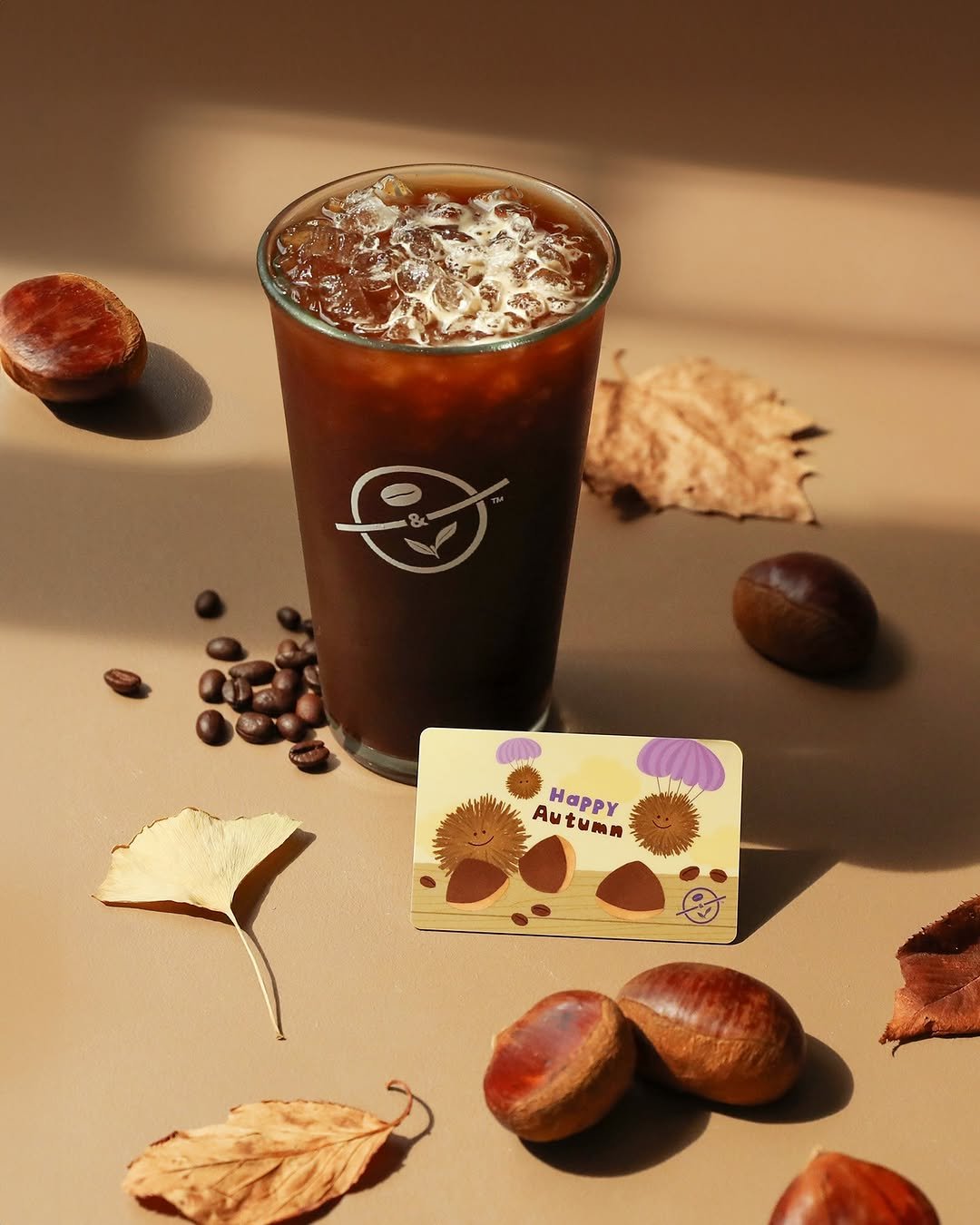 Photo shared by 커피빈코리아 on September 04, 2025 tagging @coffeebean_kr. May be an image of coffee cup and text that says 'ullt Au Happy Autuma Happy MM'.
