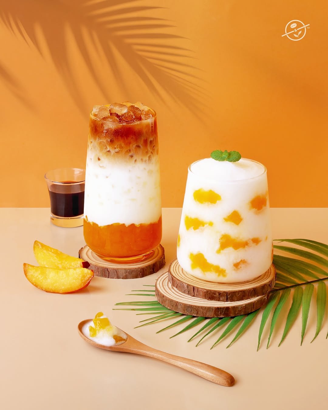 coffeebean_kr 게시물 이미지: 🍑천도복숭아를 좋아한다면?

#커피빈 에서 제철과일 천도복숭아를 즐겨보세요!

 ☕...