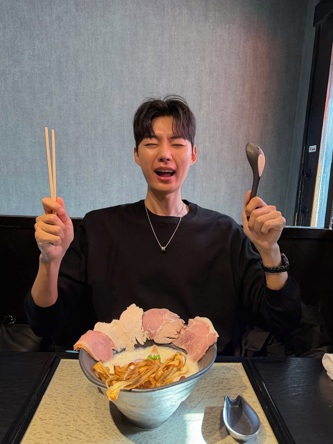 Photo by 코가이 on December 01, 2025. May be an image of spaghetti, chopsticks and noodles.