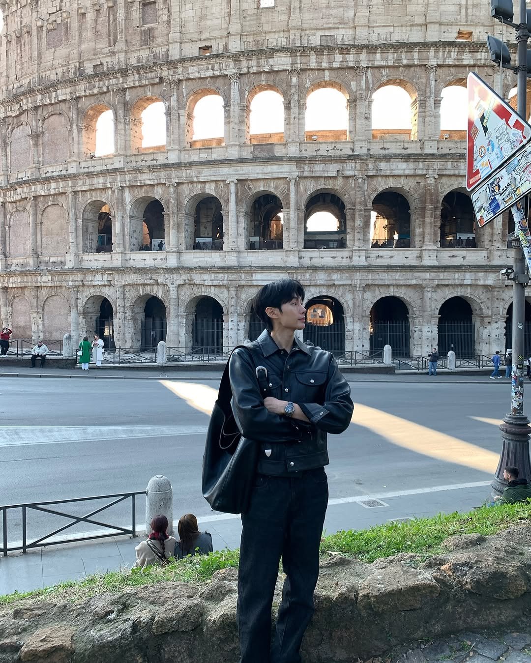 Photo shared by 코가이 on March 02, 2025 tagging @celine, @hah_archive, and @musinsa_standard.