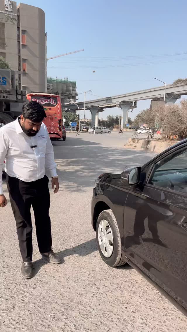 colaba_auto_centre 게시물 이미지: +91 88798 88889 // +91 98207 51414
+91 79000...