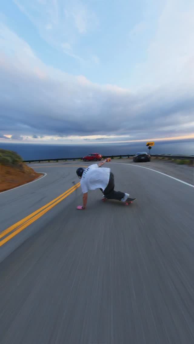 coletrotta 게시물 이미지: skating on top of the world 🌎...