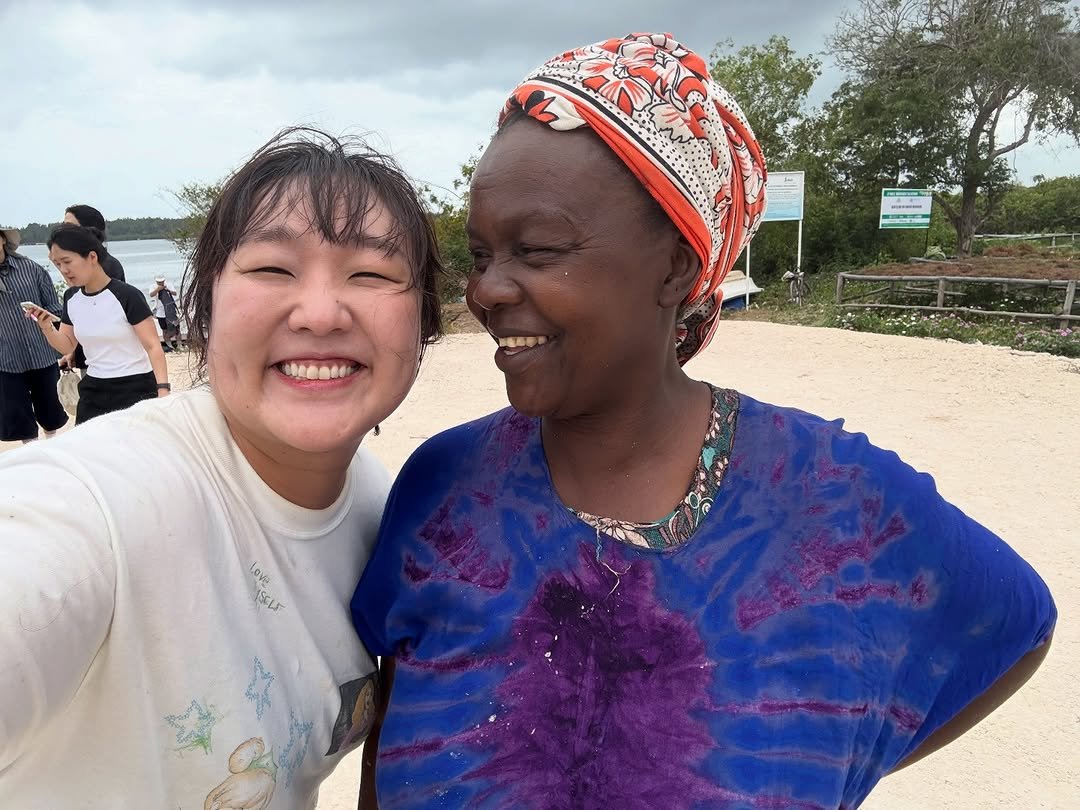 Photo by 이수지 on December 01, 2025. May be a selfie of one or more people, head covering and headscarf.