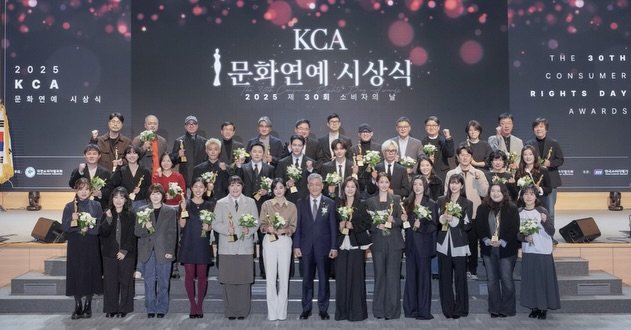 Photo by 이수지 on December 12, 2025. May be an image of one or more people.