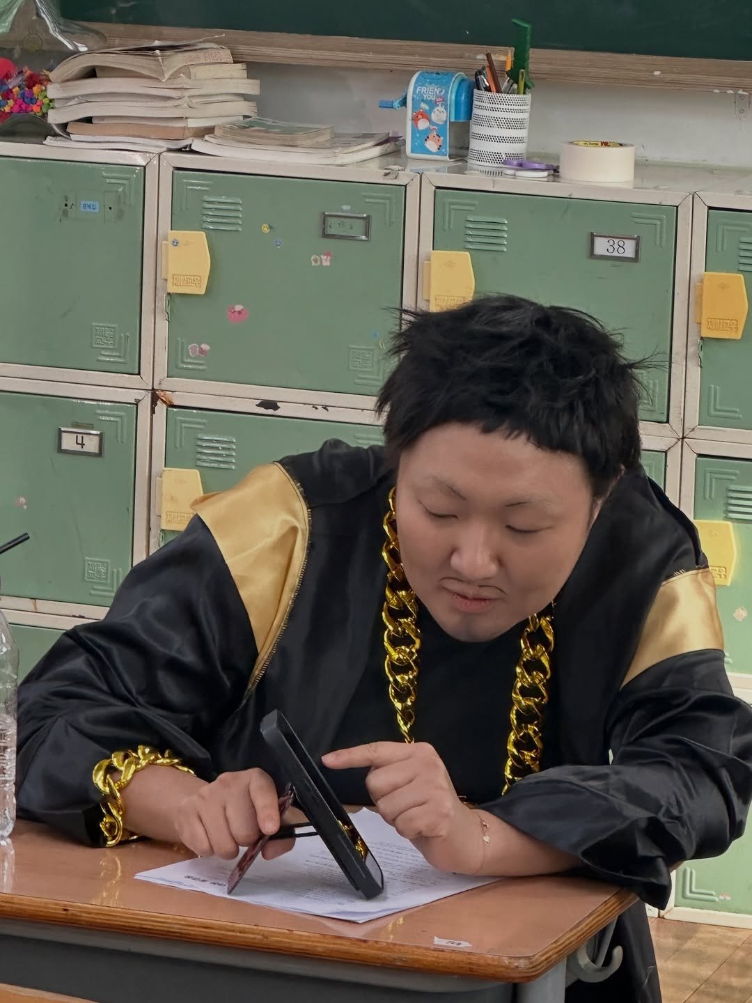 Photo by 이수지 on February 01, 2026. May be an image of one or more people, people studying and text.