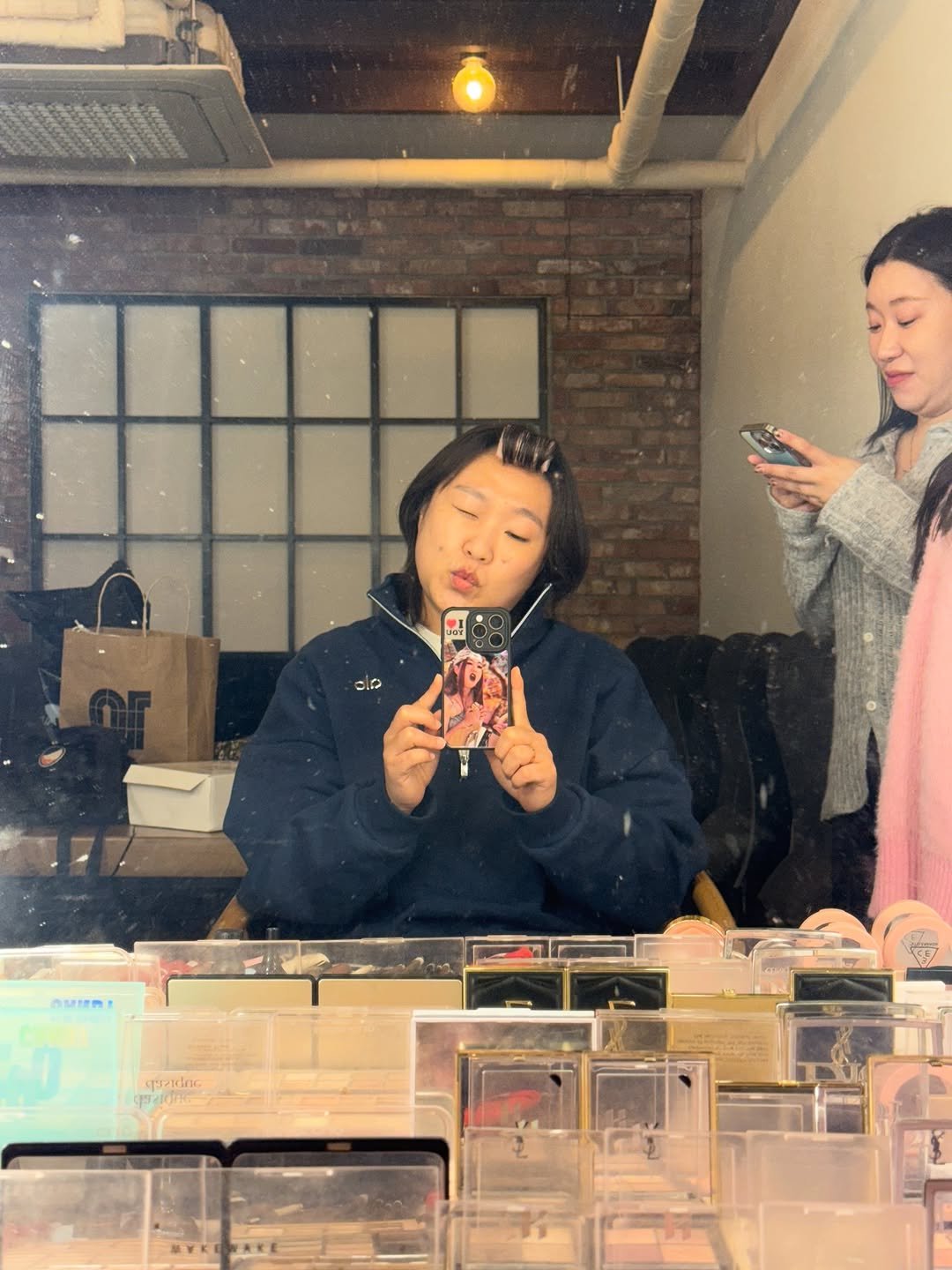 Photo shared by 이수지 on December 31, 2025 tagging @__soonsoo.mimi. May be a selfie of phone, mirror, cornflower and text.