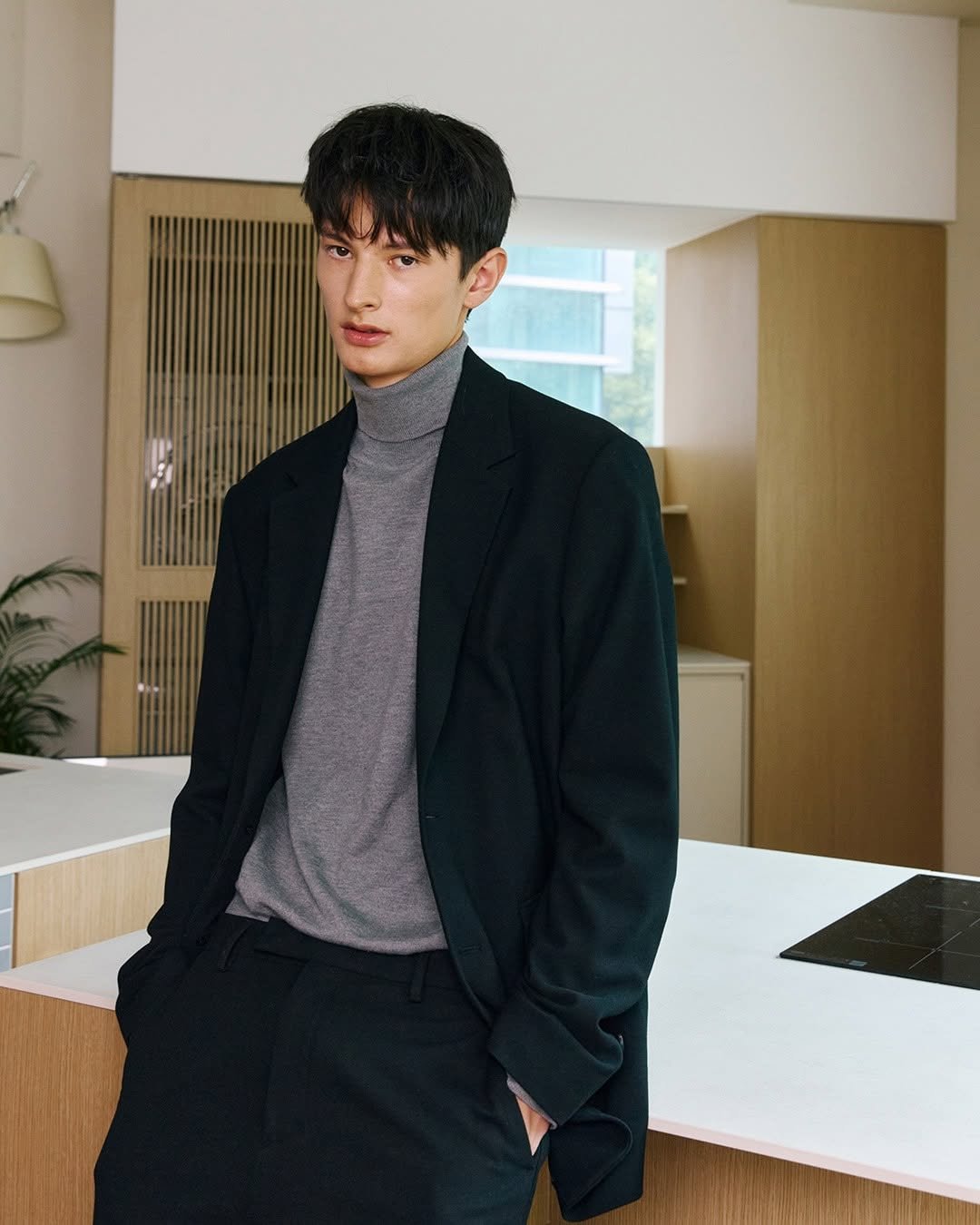 Photo by 컨셉원 concepts1one on October 08, 2025. May be an image of one or more people, duffle coat, overcoat, top, blazer, turtleneck and text.