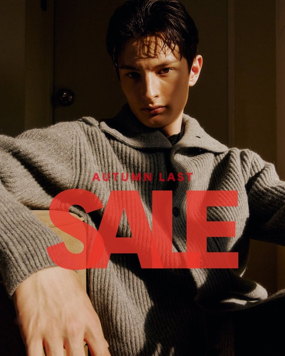 Photo by 컨셉원 concepts1one on October 03, 2025. May be an image of outerwear and text that says 'AUTUMN AUTUMNLAST AU LAST SALE'.