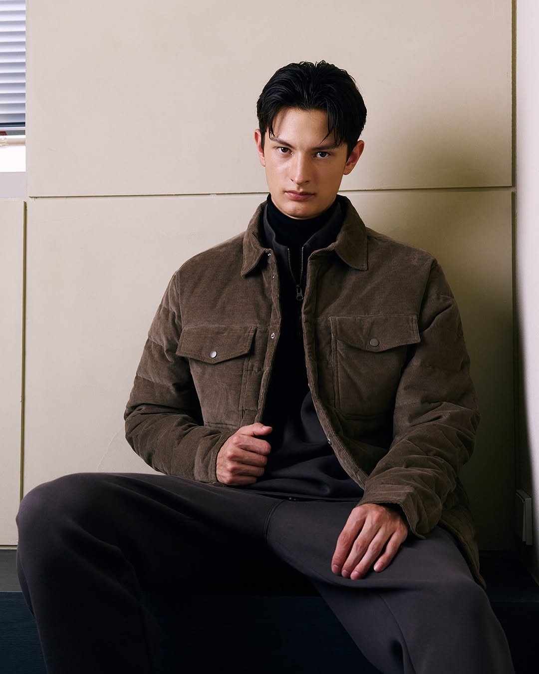 Photo by 컨셉원 concepts1one on November 13, 2025. May be an image of one or more people, duffle coat, overcoat, fleece, jacket, turtleneck and text.