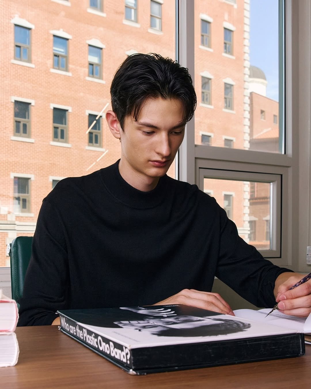 Photo by 컨셉원 concepts1one on October 07, 2025. May be an image of studying, turtleneck, office and text.