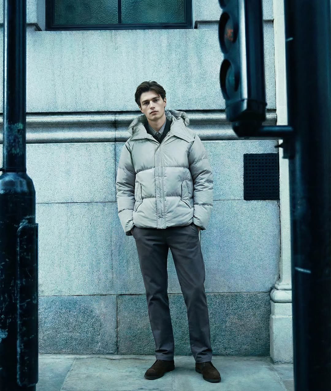 Photo by 컨셉원 concepts1one on January 05, 2026. May be an image of one or more people, duffle coat, overcoat, wingtip shoes, goosedown coat, fleece, parka, raincoat, jacket and text.