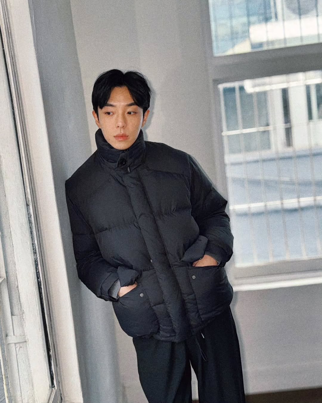 Photo by 컨셉원 concepts1one on December 28, 2025. May be an image of duffle coat, goosedown coat, overcoat, parka, jacket and text.