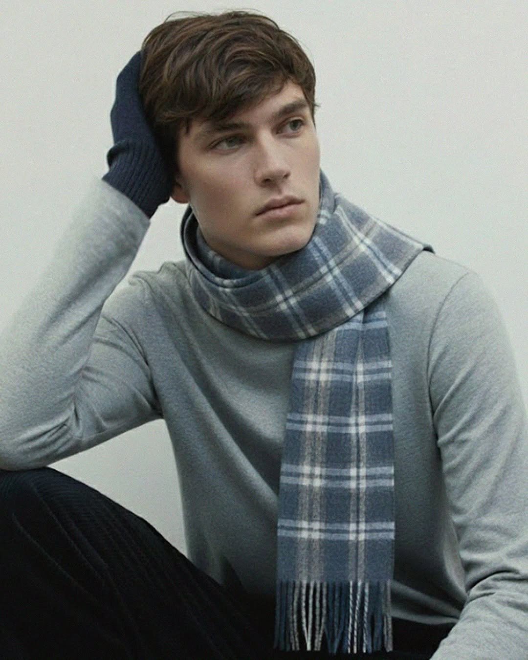 Photo by 컨셉원 concepts1one on November 21, 2025. May be an image of scarf, turtleneck, outerwear and text.