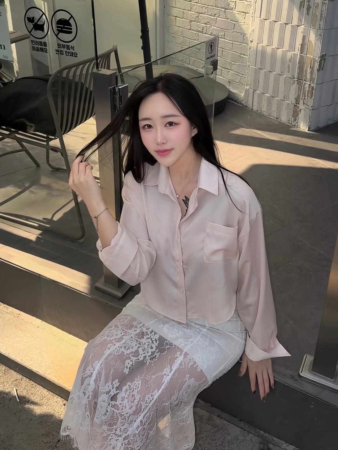 Photo shared by 많을 다,나타날 현 on March 23, 2026 tagging @cineone_official. May be an image of one or more people, hair, top, dress and text.