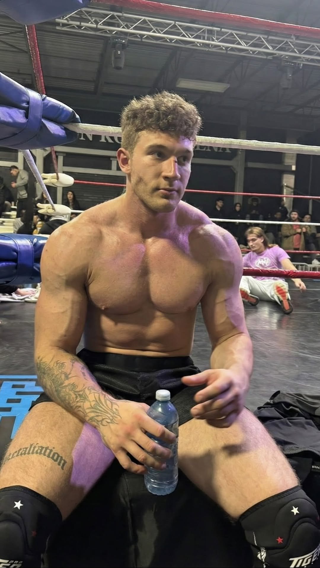 connorsinann 게시물 이미지: PROFESSIONAL WRESTLER 🤼 Should I wrestle...