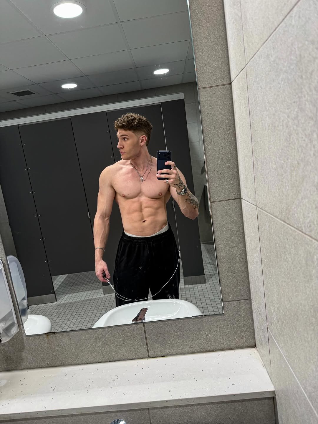 Photo shared by Connor Sinann 🦇 on February 06, 2026 tagging @littlebitofgyno. May be an image of one or more people and biceps.