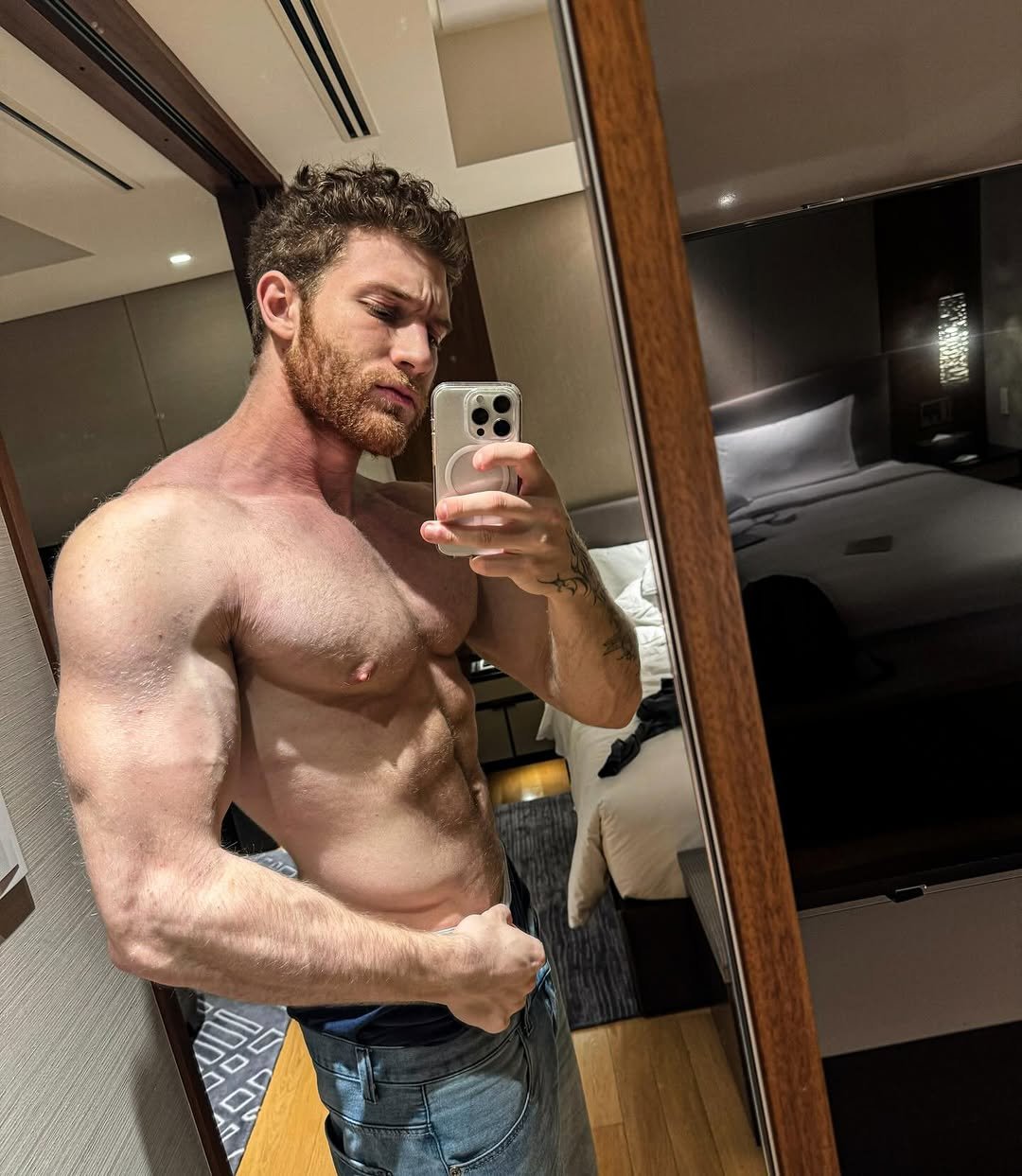 Photo by Connor Sinann 🦇 on December 19, 2025. May be a selfie of one or more people, beard, biceps and people bodybuilding.