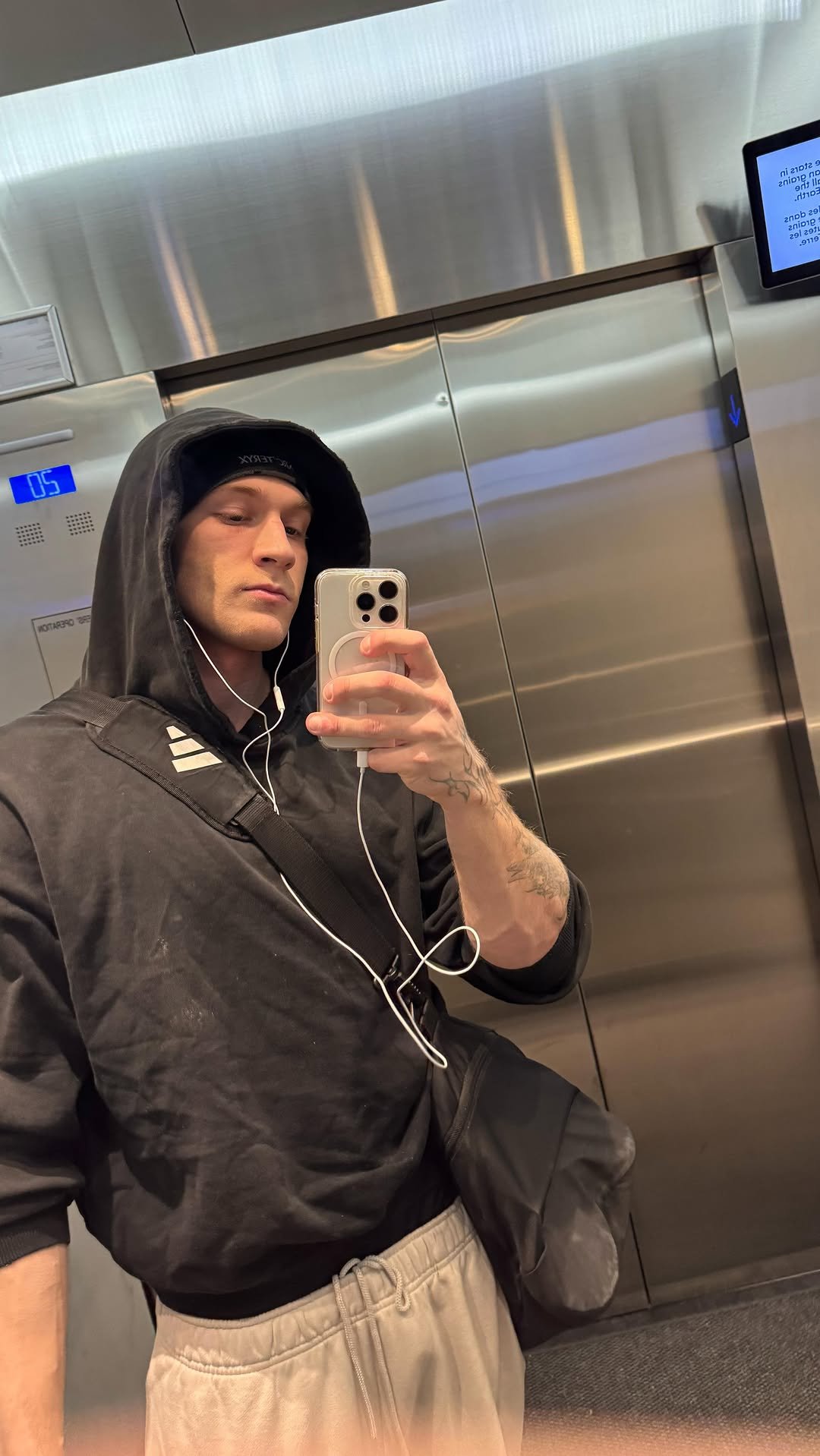 connorsinann 게시물 이미지: Which do you prefer? #connorsinann