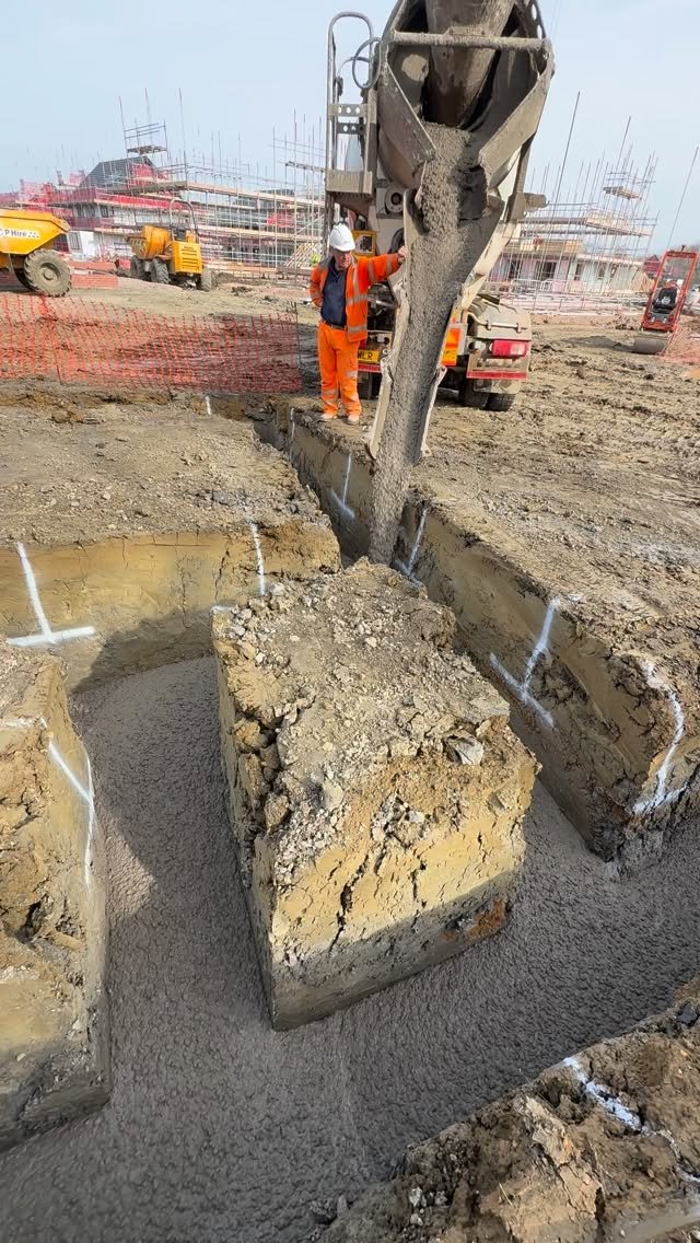 conor_the_digger_driver 게시물 이미지: Satisfying concrete pour 😮‍💨😮‍💨...