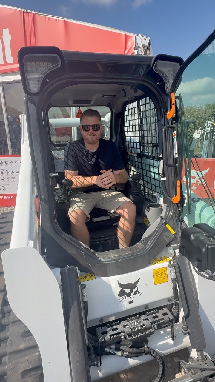 conor_the_digger_driver 게시물 이미지: Let's take a look around the @bobcatemea stand...