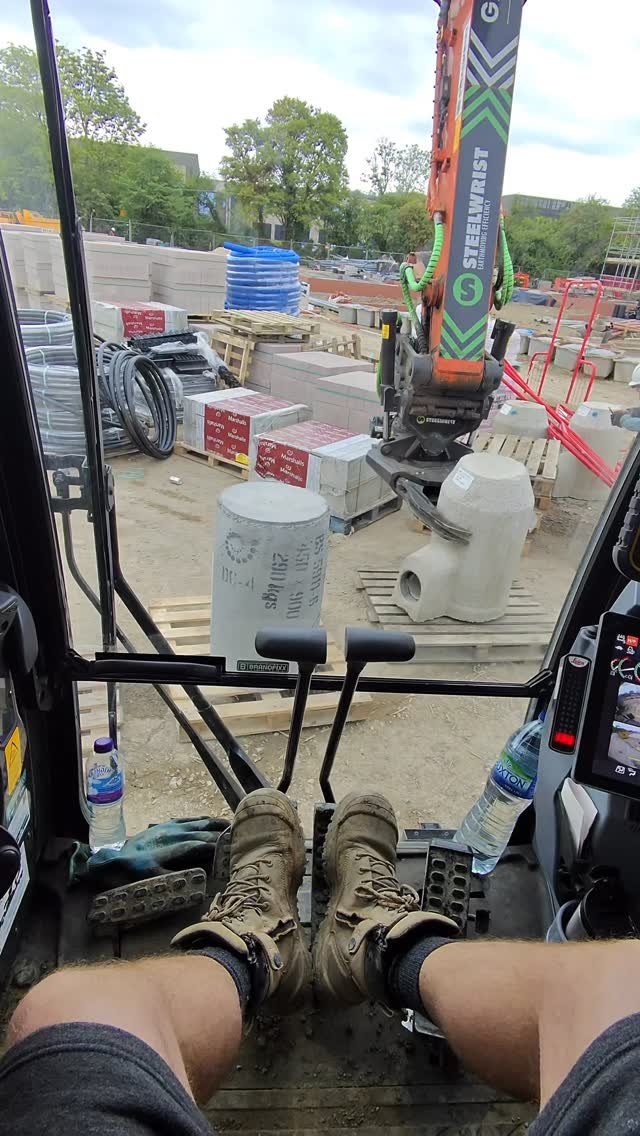 conor_the_digger_driver 게시물 이미지: Simple jobs are easy with the right kit...