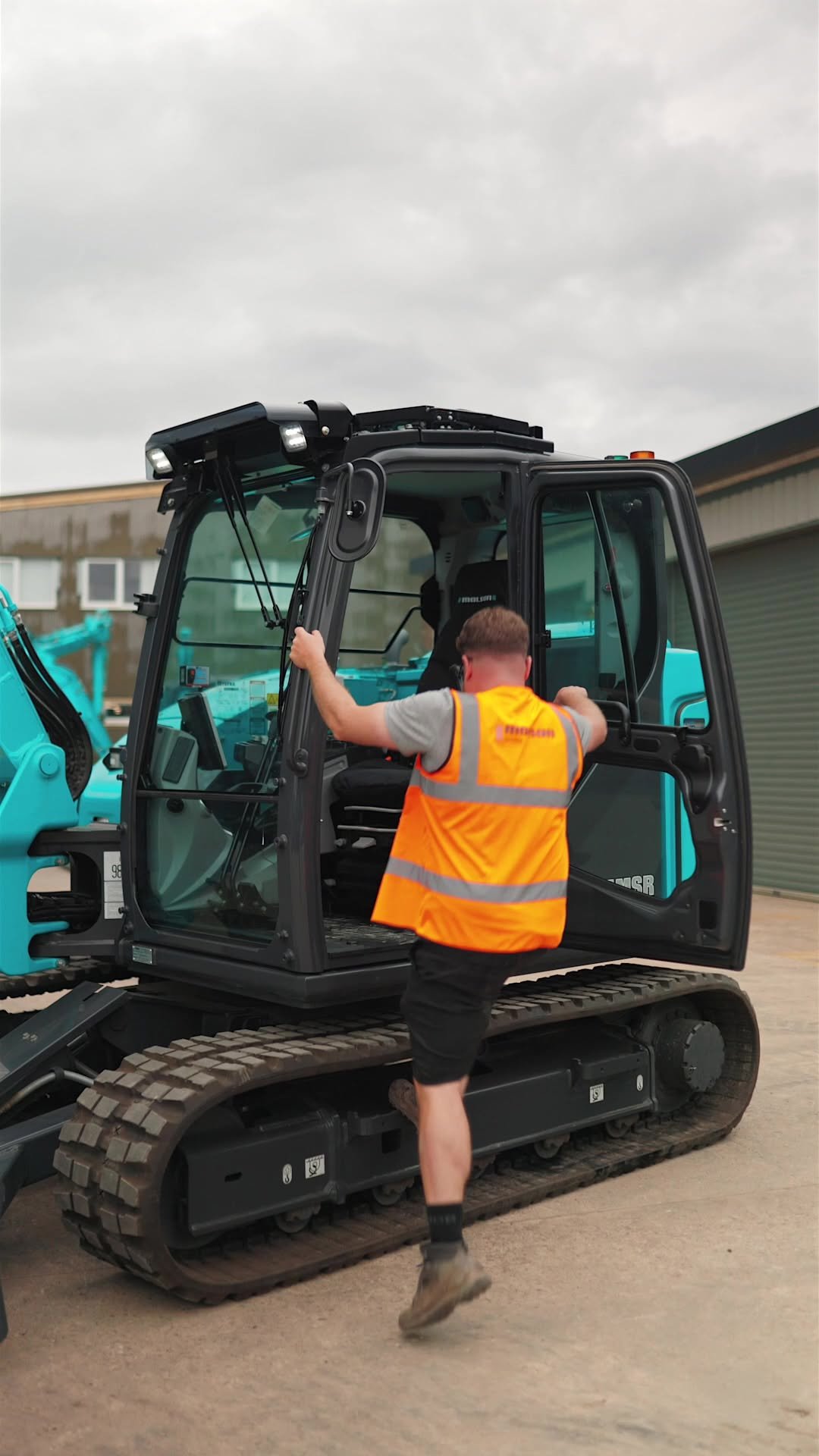 conor_the_digger_driver 게시물 이미지: Power, speed, balance and control of the...