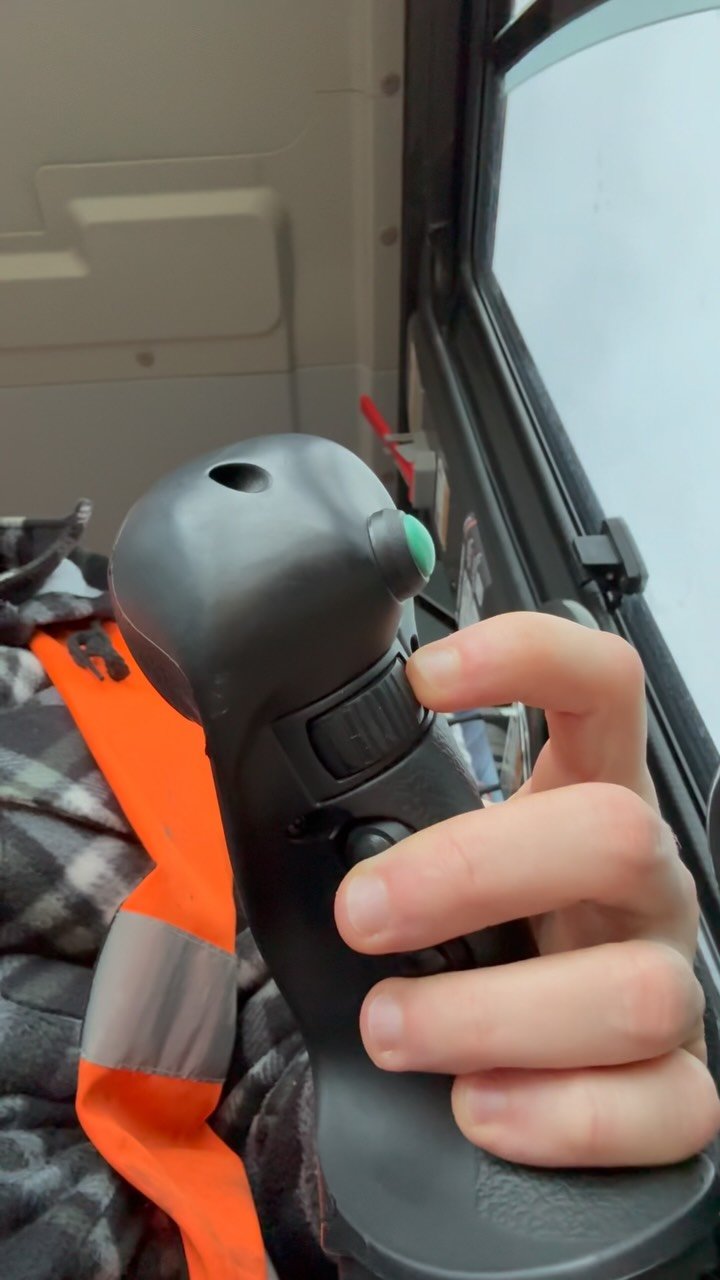 conor_the_digger_driver 게시물 이미지: Hydraulic Pallet Forks from...