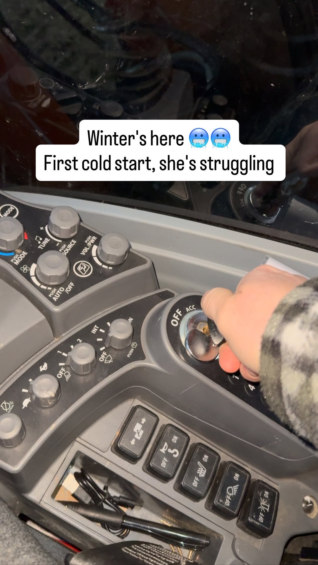 conor_the_digger_driver 게시물 이미지: Winter is finally here...