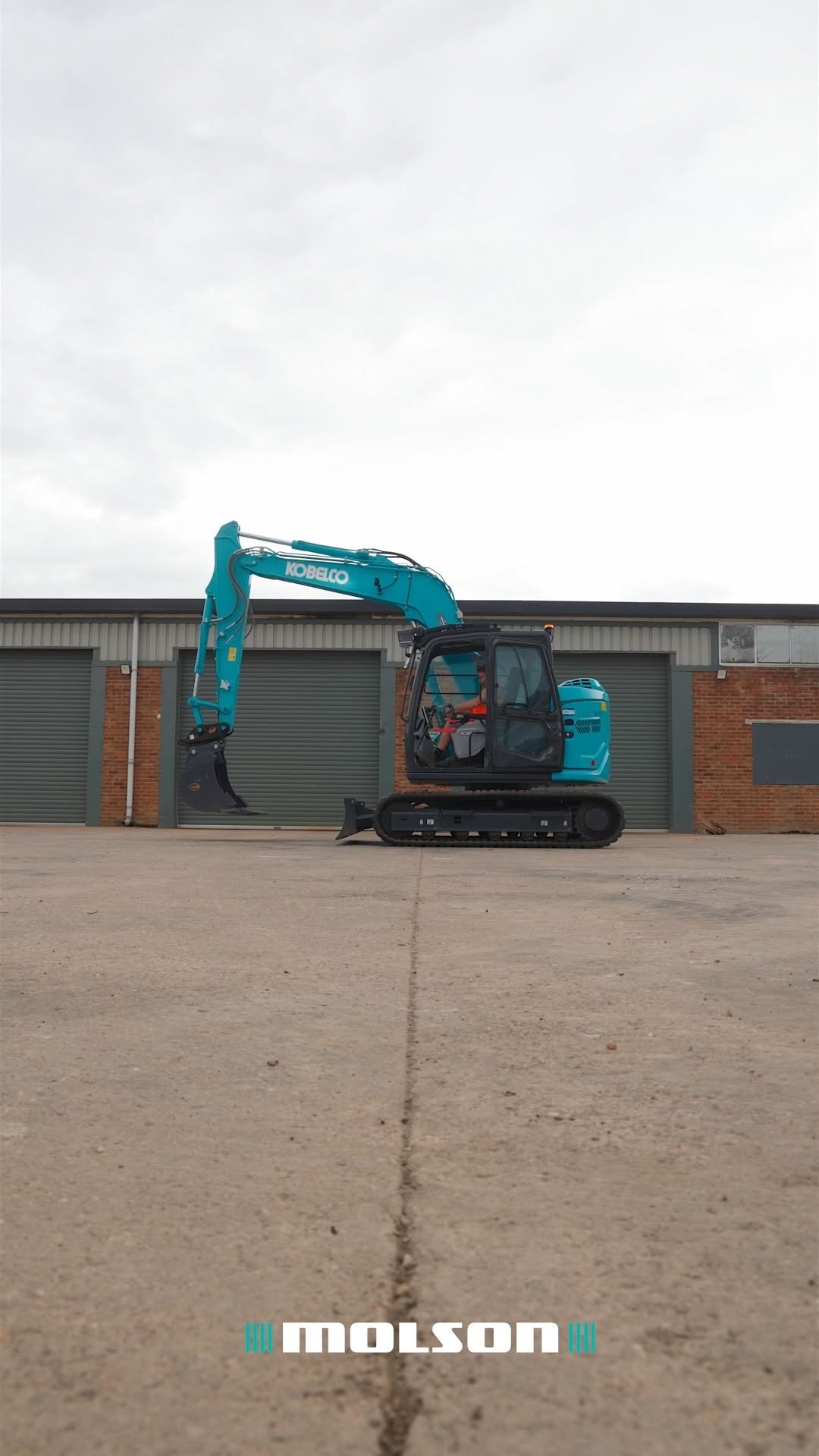 conor_the_digger_driver 게시물 이미지: Jumping into the week like…

#kobelco...