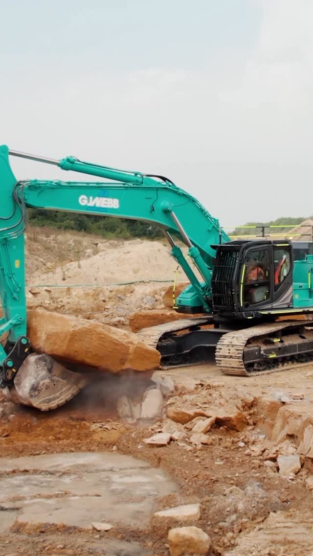 conor_the_digger_driver 게시물 이미지: @gwebbhaulageltd putting their new SK520 to...