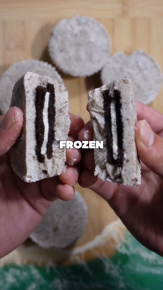 cookedbyalexander 게시물 이미지: These Frozen Oreo Protein Bars are so...