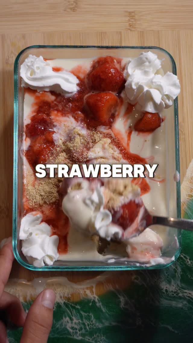 cookedbyalexander 게시물 이미지: High-Protein Strawberry Cheesecake Pudding 🍓
1...