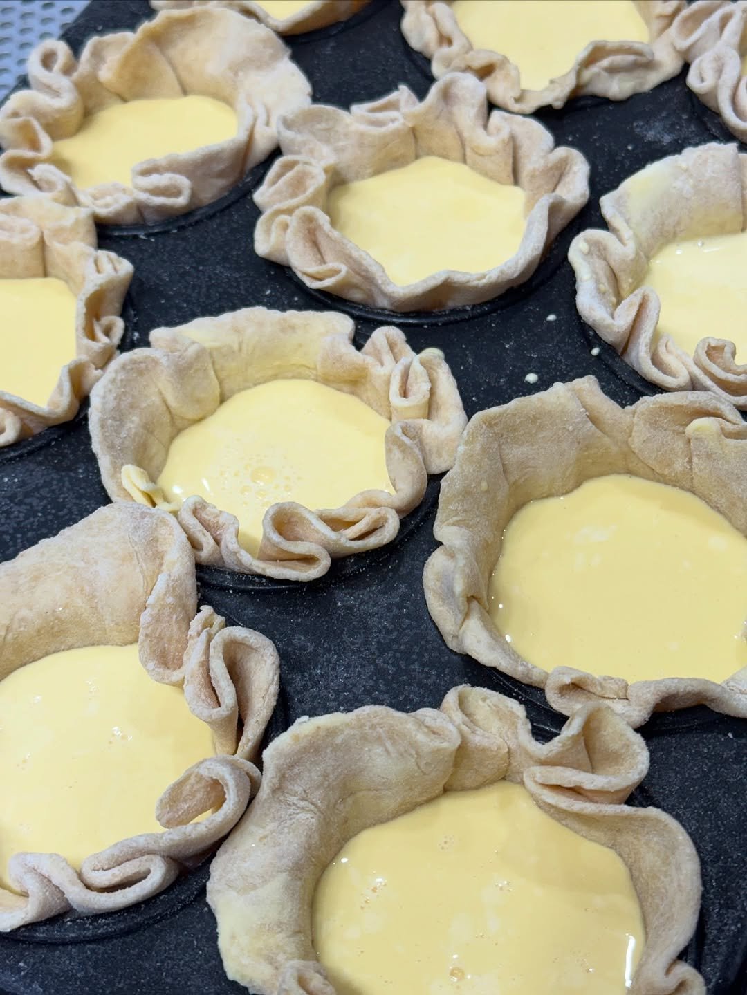 Photo by 화성답례품| 쌀디저트 | 통밀디저트 | 향남과자상점 on August 01, 2025. May be an image of tart, pie, hand pie and text.