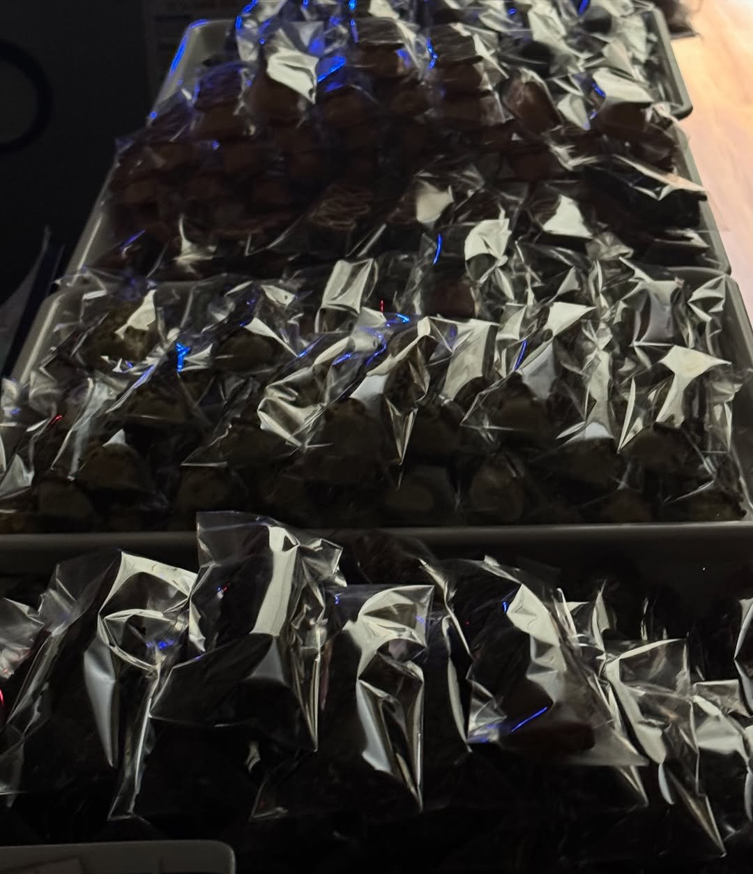 Photo by 화성답례품| 쌀디저트 | 통밀디저트 | 향남과자상점 on November 12, 2025. May be an image of fudge and text.