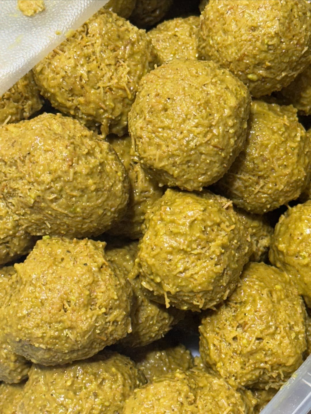 Photo by 두바이 쫀득쿠키 |화성답례품| 통밀디저트 | 향남과자상점 on December 10, 2025. May be an image of petfood and text.