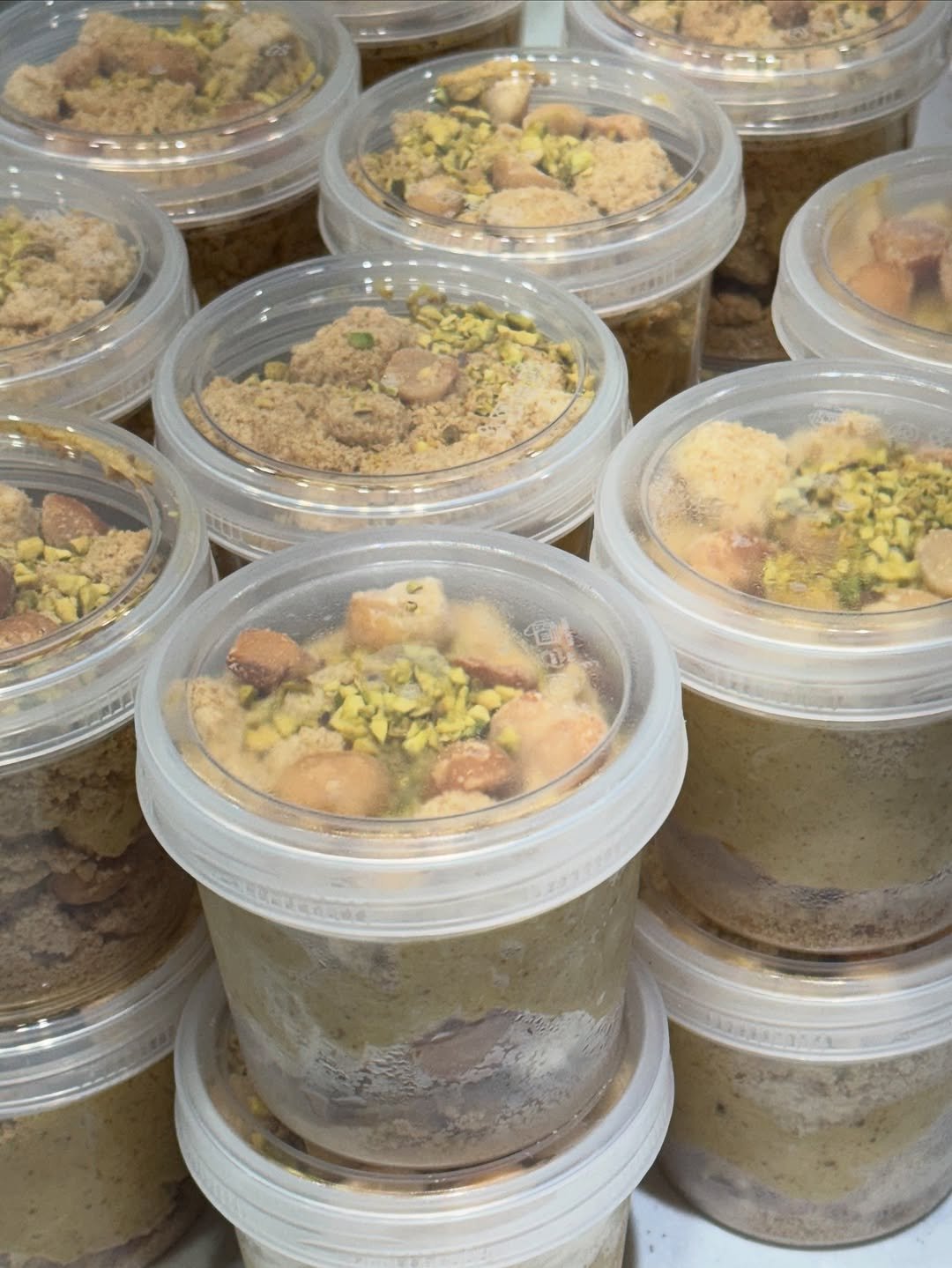 Photo by 화성답례품| 쌀디저트 | 통밀디저트 | 향남과자상점 on August 14, 2025. May be an image of fudge, granola and text.