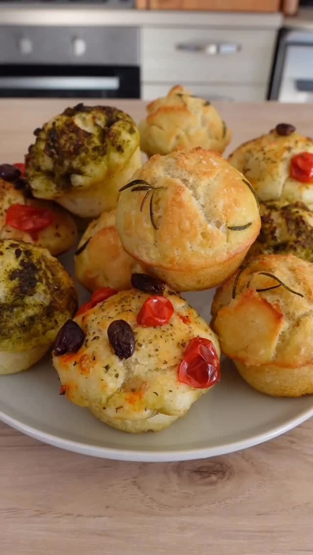 cookingwithayeh 게시물 이미지: Christmas Focaccia Muffins 🙌 

They’re the...