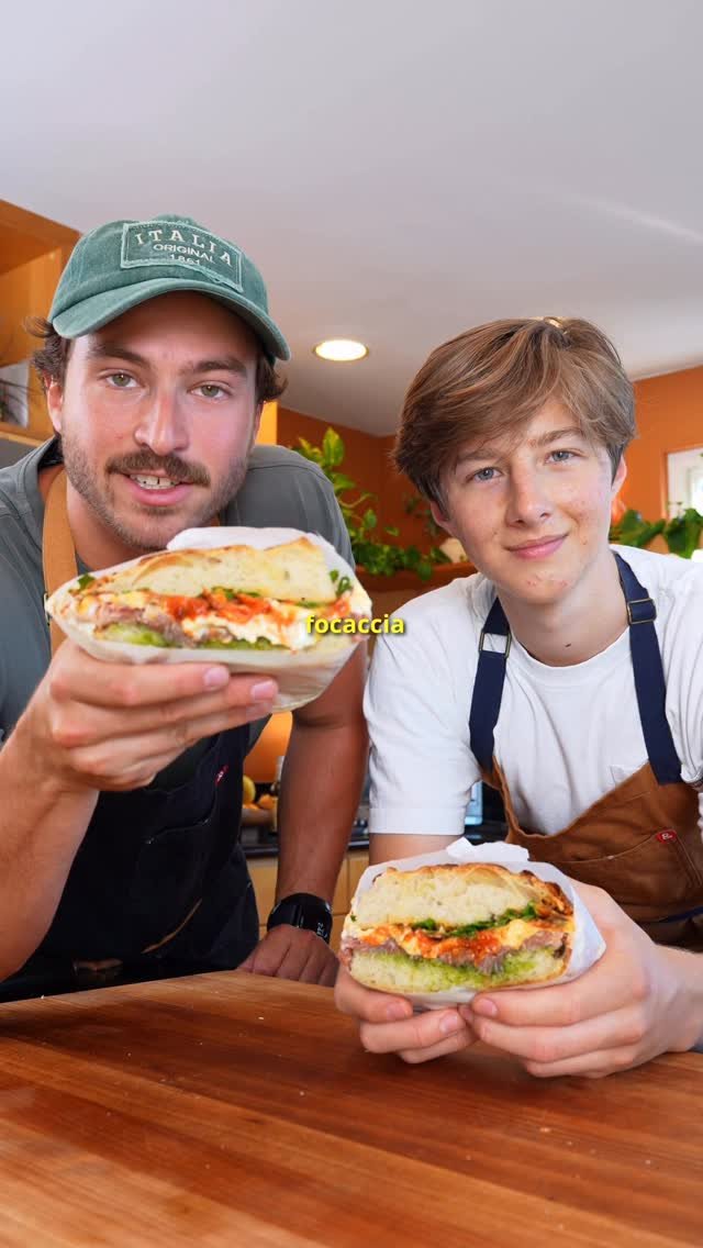 cookingwithkian 게시물 이미지: Focaccia sandwich!

Recipe link in...