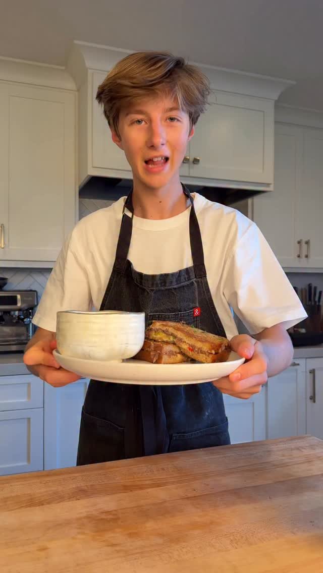 cookingwithkian 게시물 이미지: Short Rib Grilled Cheese!
Inspo: @salt_hank