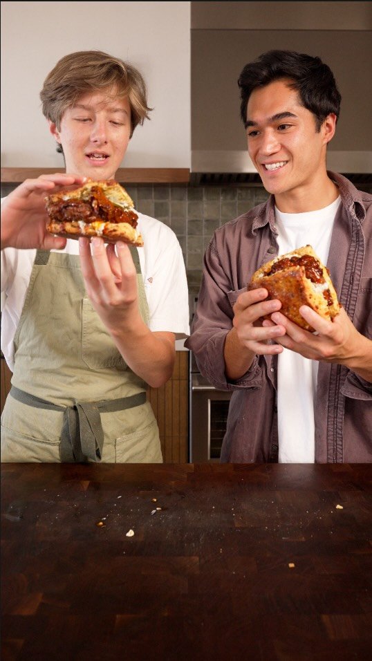 cookingwithkian 게시물 이미지: Hot Honey Chicken Biscuit 

-Cheddar chive...