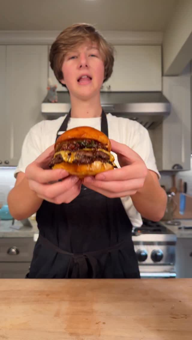 cookingwithkian 게시물 이미지: Bacon Jam Smash Burger! 

Recipe in my bio