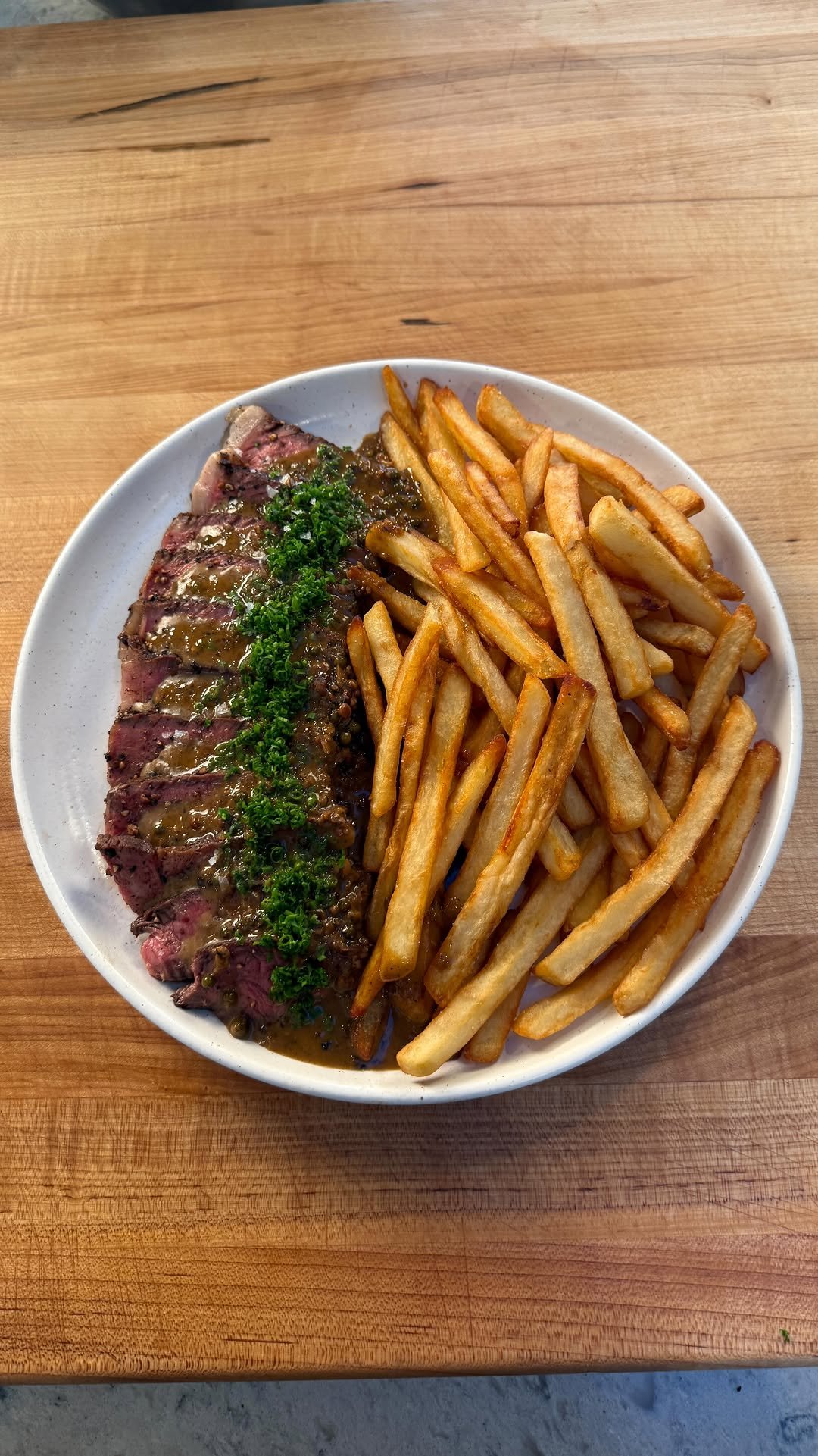 cookingwithkian 게시물 이미지: Steak Frites w/ Peppercorn Sauce:)

Recipe On...