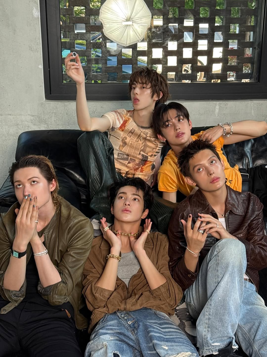 cortis 게시물 이미지: w korea