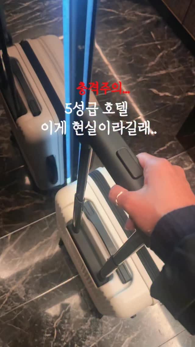 corub_i 게시물 이미지: #공구예고알림댓글 호텔 갔다가
언니가 갑자기 온몸에 알러지가 올라와서
약먹었더니...