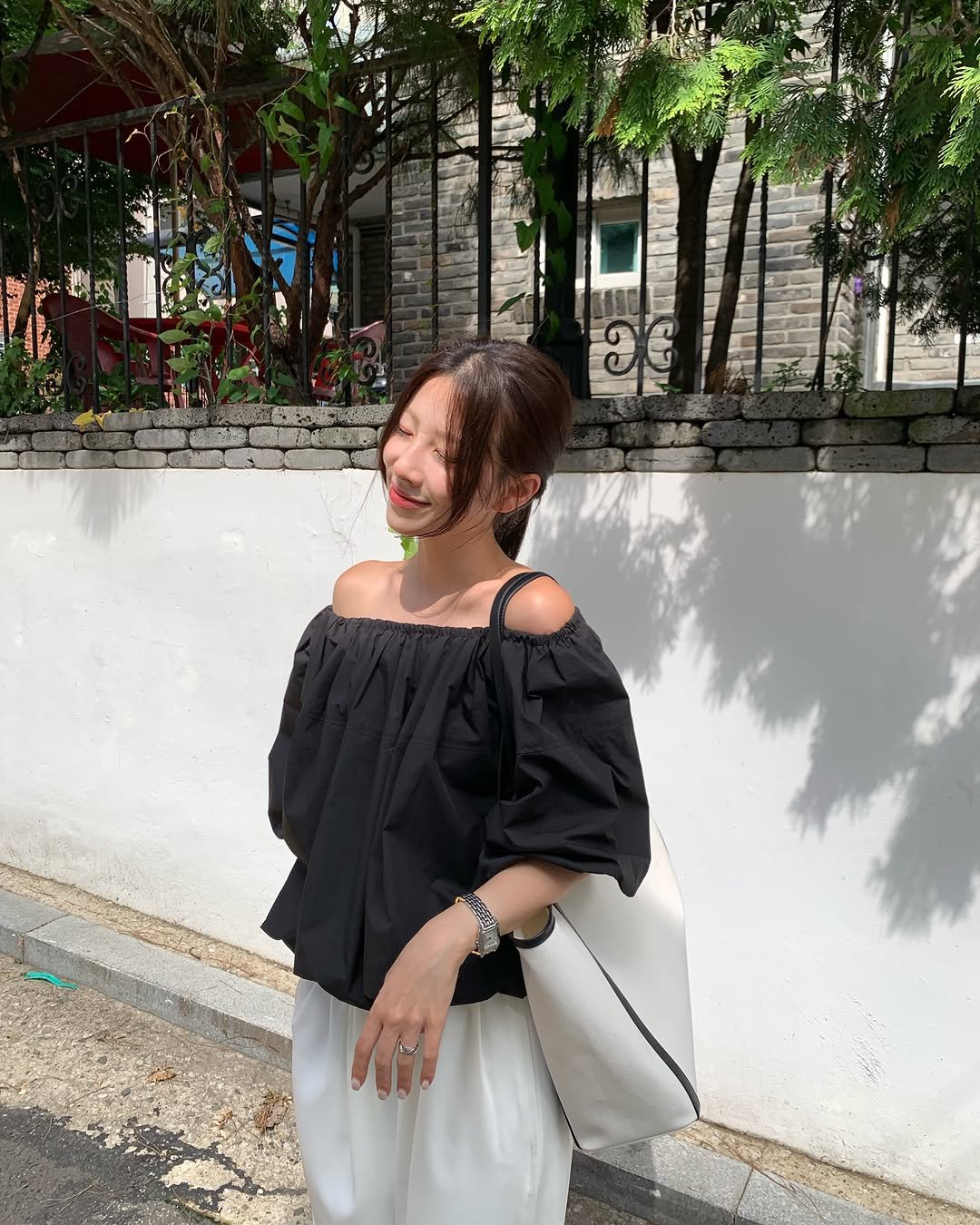 cotevoce_official 게시물 이미지: 코테보쎄 여름블랙코디🖤

착장1
✔오프숄더 퍼프슬리브...
